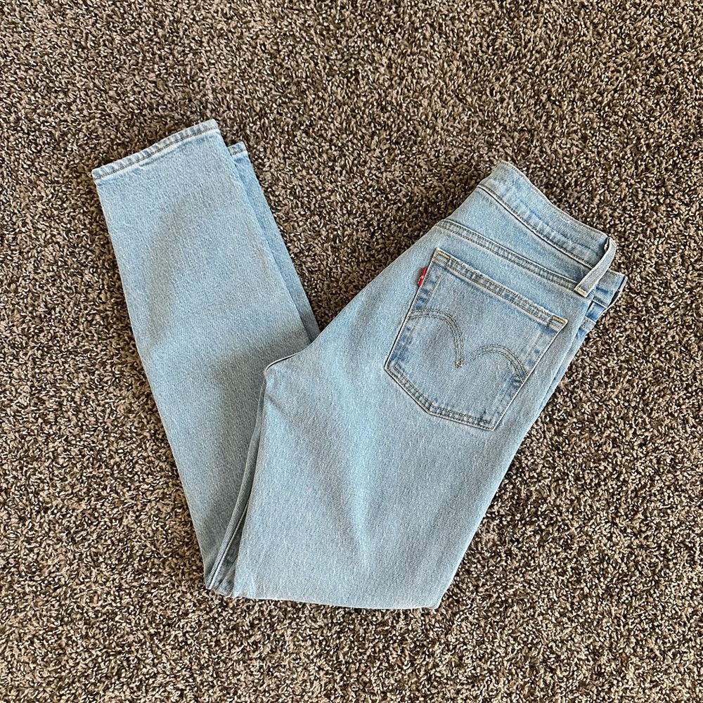 Levi’s Wedgie Icon in Tango Talks Clean Hem. $90 on Revolve website. 25” waist. - Picture 3 of 3
